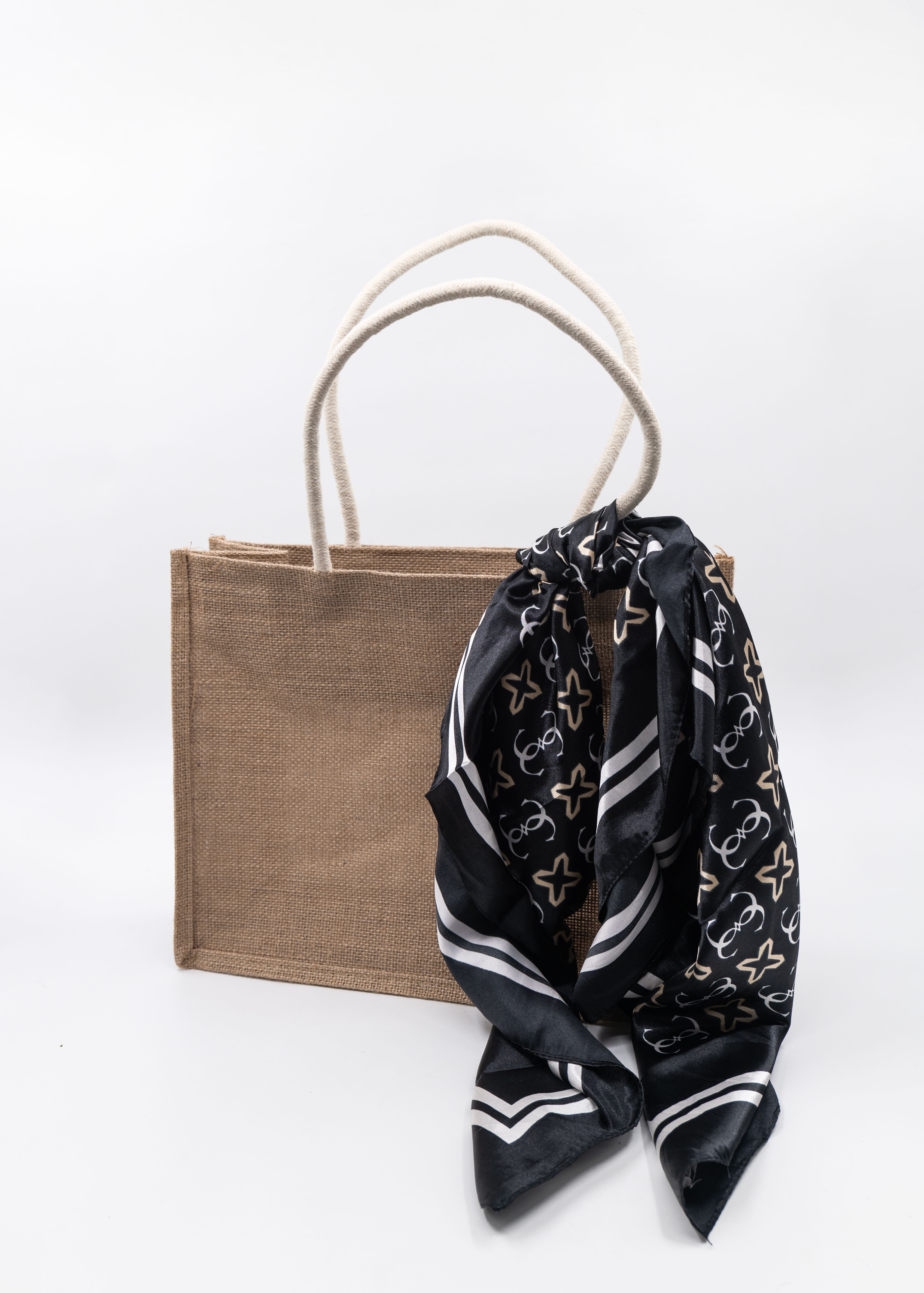 Bolso con pañuelo en negro